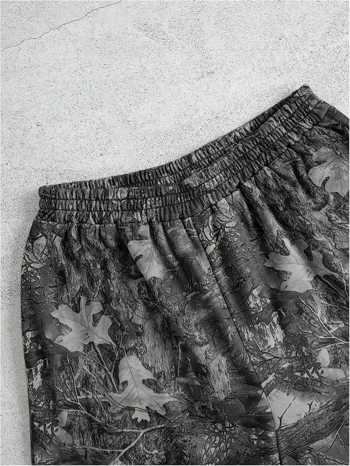 GORGLITTER Men's Camo Pants Y2K Wide Leg Baggy Elastic Waist Stacked Pants Streetwear