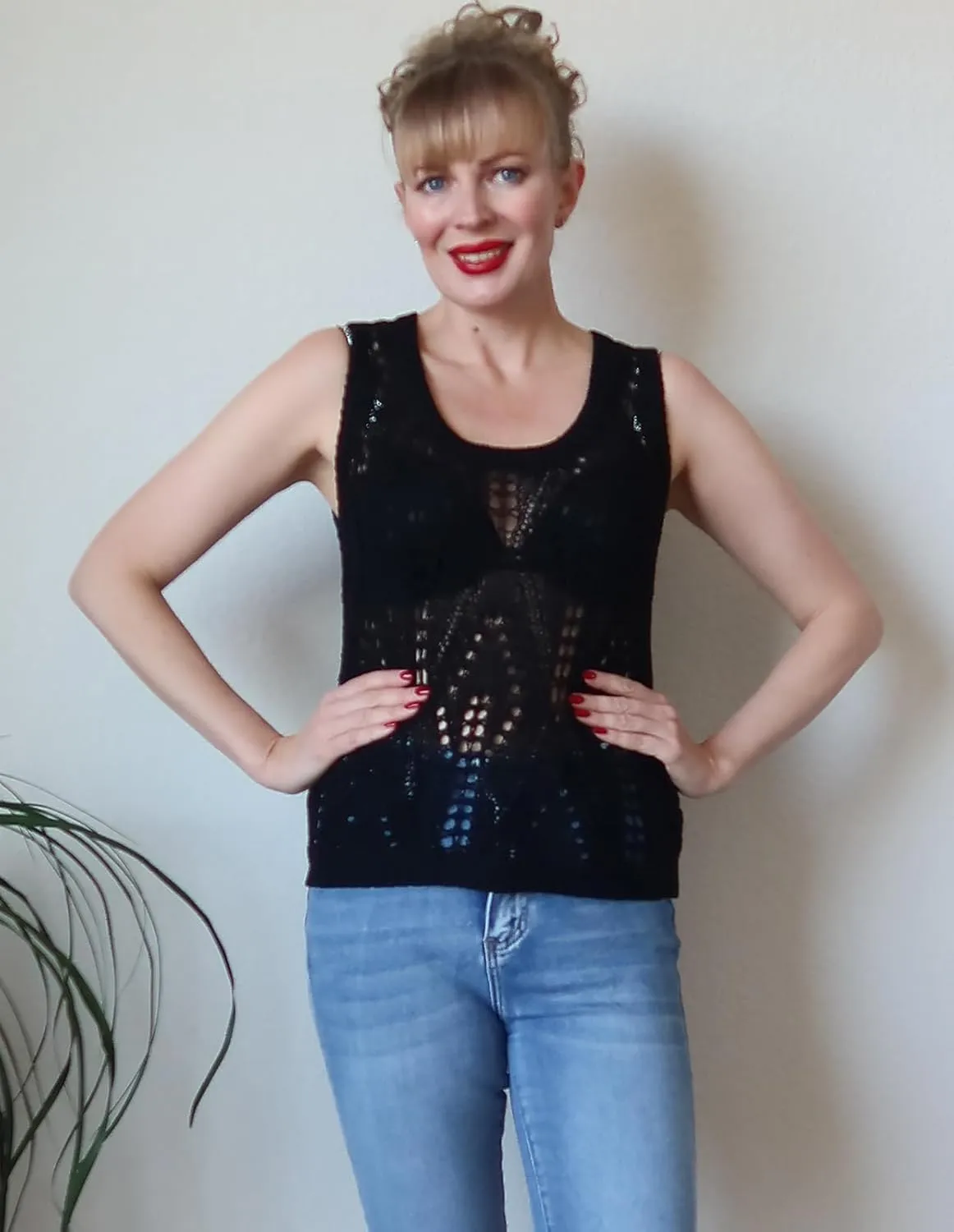 GRACE KARIN Womens 2025 Summer Crochet Knit Tank Tops Sleeveless Hollow Out Casual Crew Neck Sweater Vest Cover Up