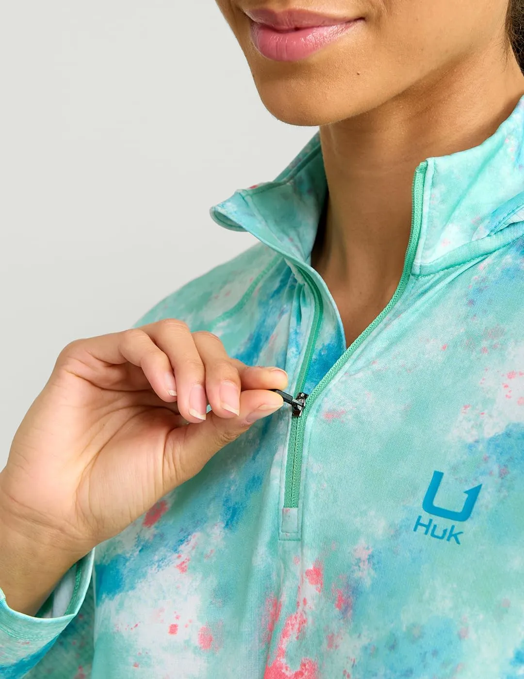 HUK Women's Icon Hoodie, Fishing Shirt with Sun Protection